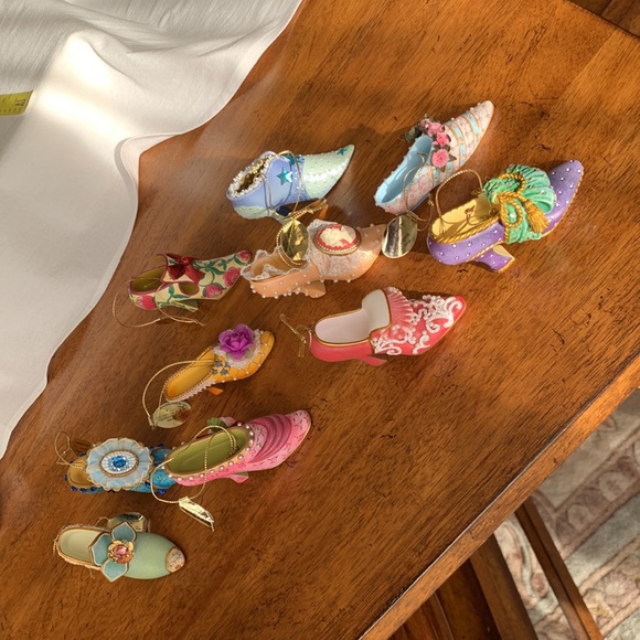 10 Heirloom Ornaments Stepping to Time Shoes - Picture 12 of 12